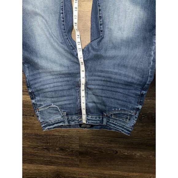 Judy Blue Wide Leg Cropped Jeans 13 31 Waist Med Wash Distressed 24 Inseam - Picture 5 of 16